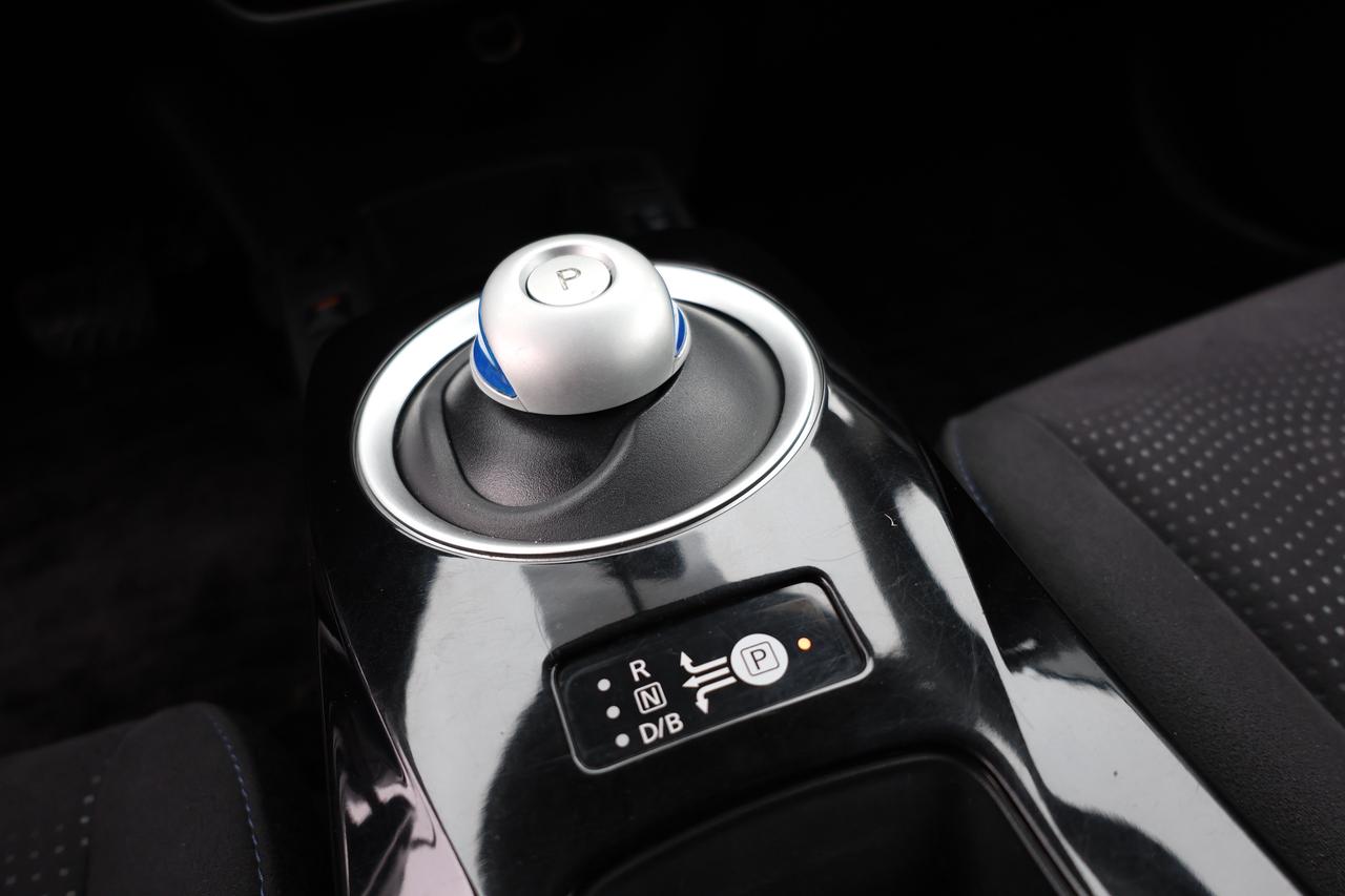 2015 Nissan Leaf SV Photo