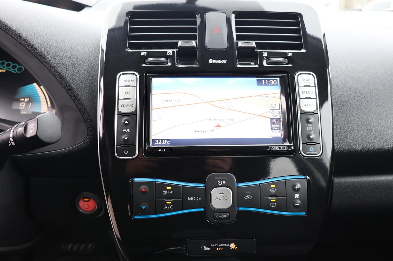 2015 Nissan Leaf SV Photo