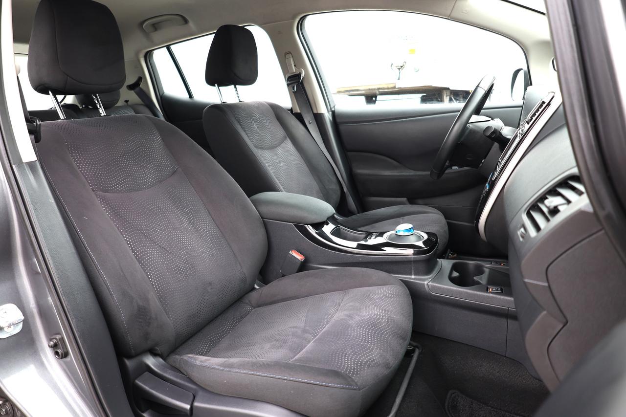 2015 Nissan Leaf SV Photo