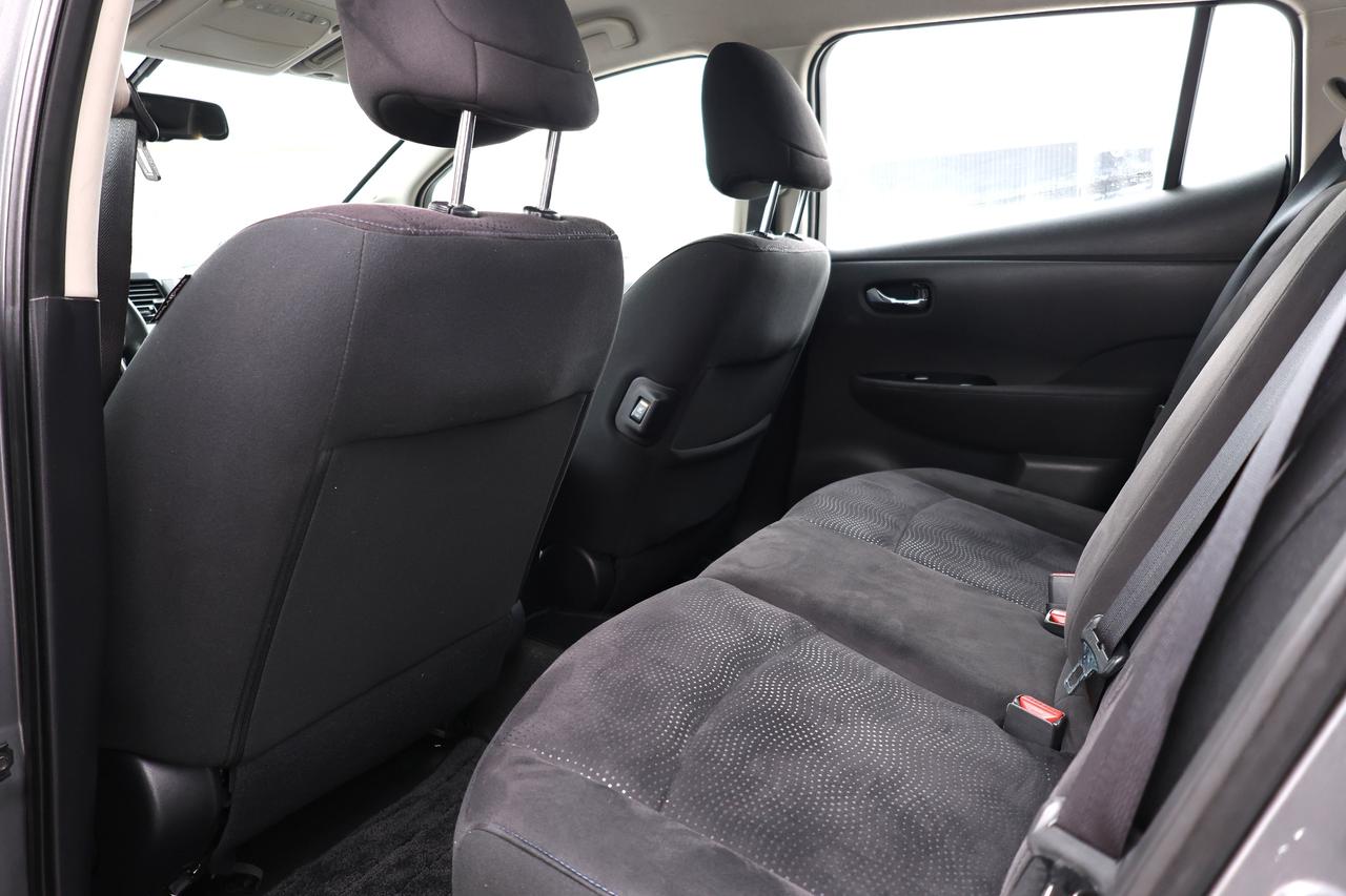 2015 Nissan Leaf SV Photo