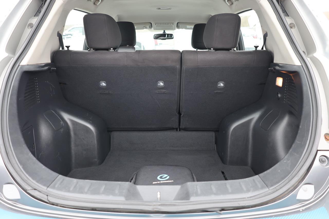 2015 Nissan Leaf SV Photo