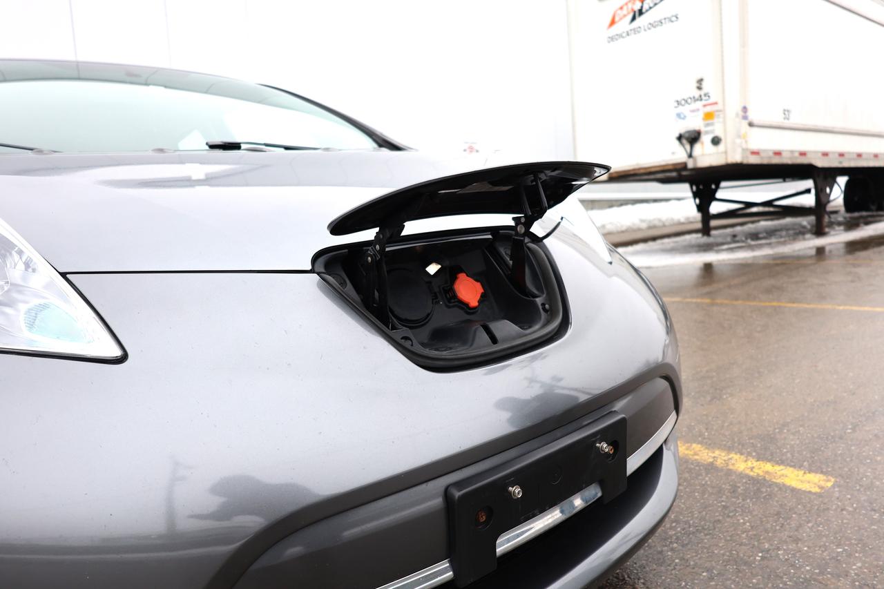 2015 Nissan Leaf SV Photo