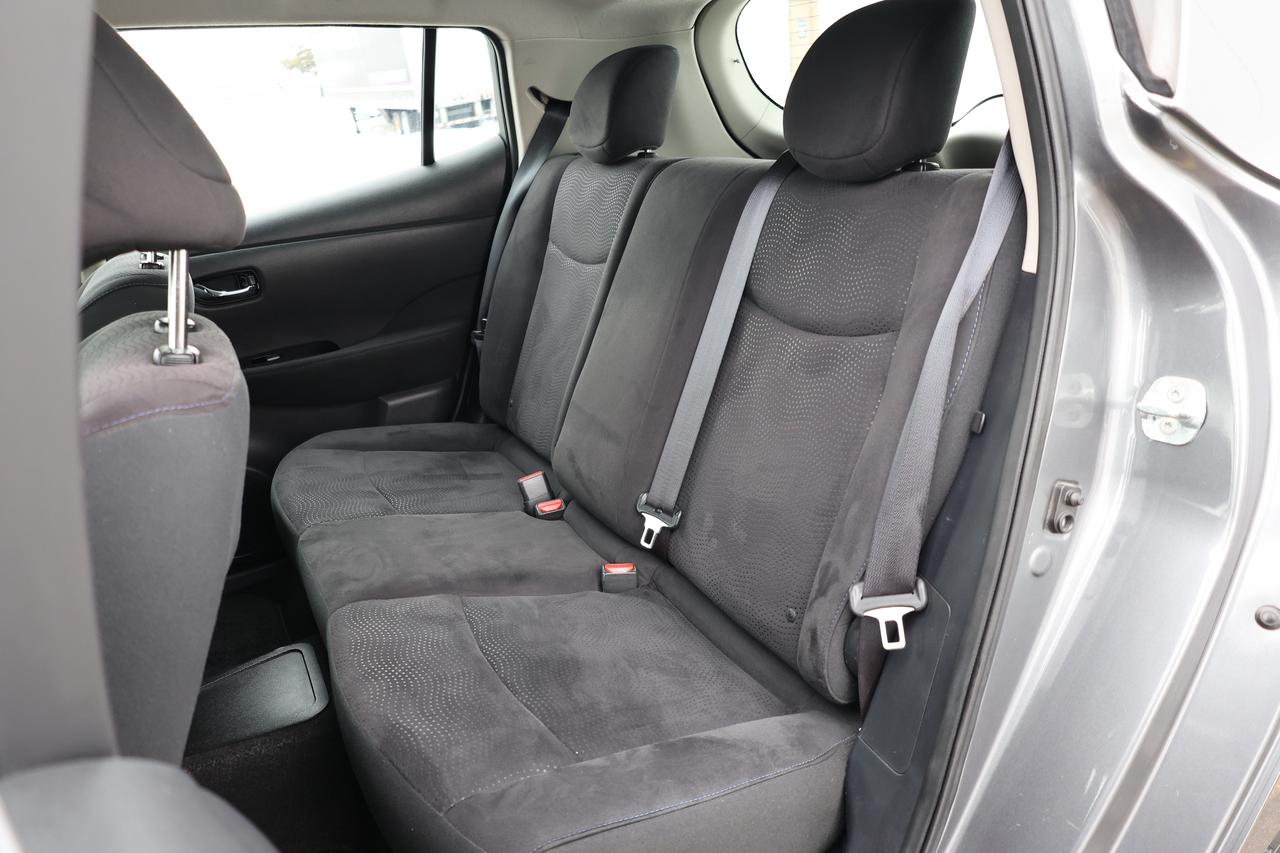 2015 Nissan Leaf SV Photo