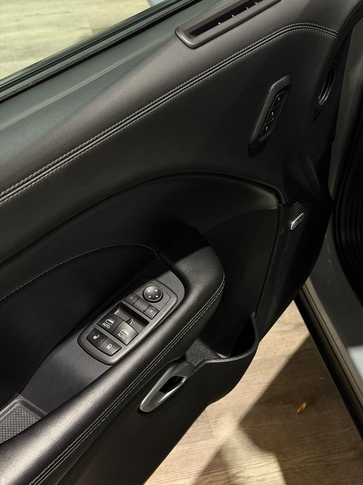 2021 Dodge Challenger Sxt Plus||Blacktop Pkg||Leather Photo