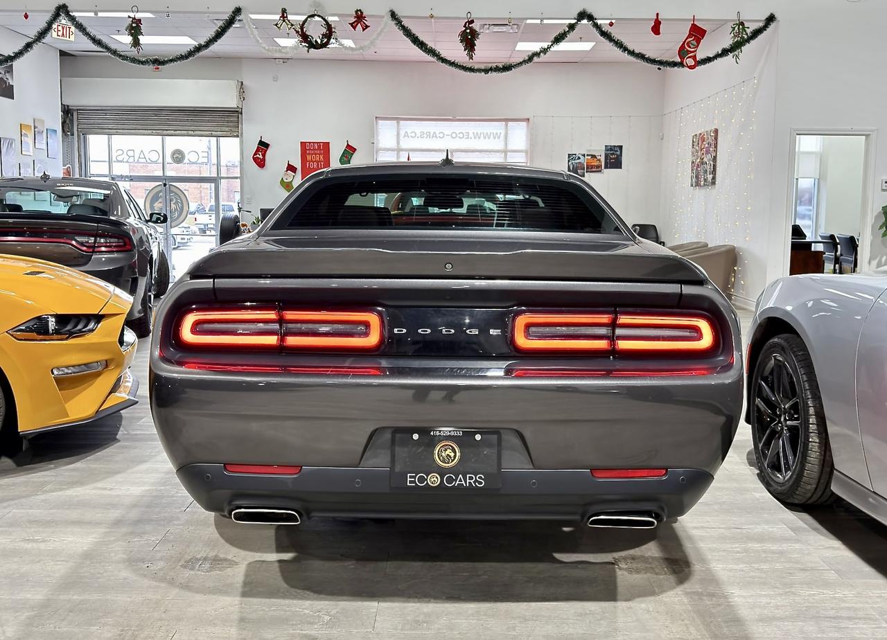 2020 Dodge Challenger SXT Plus||Tech Pkg||Driver Convenience Pkg||Sunroo Photo2