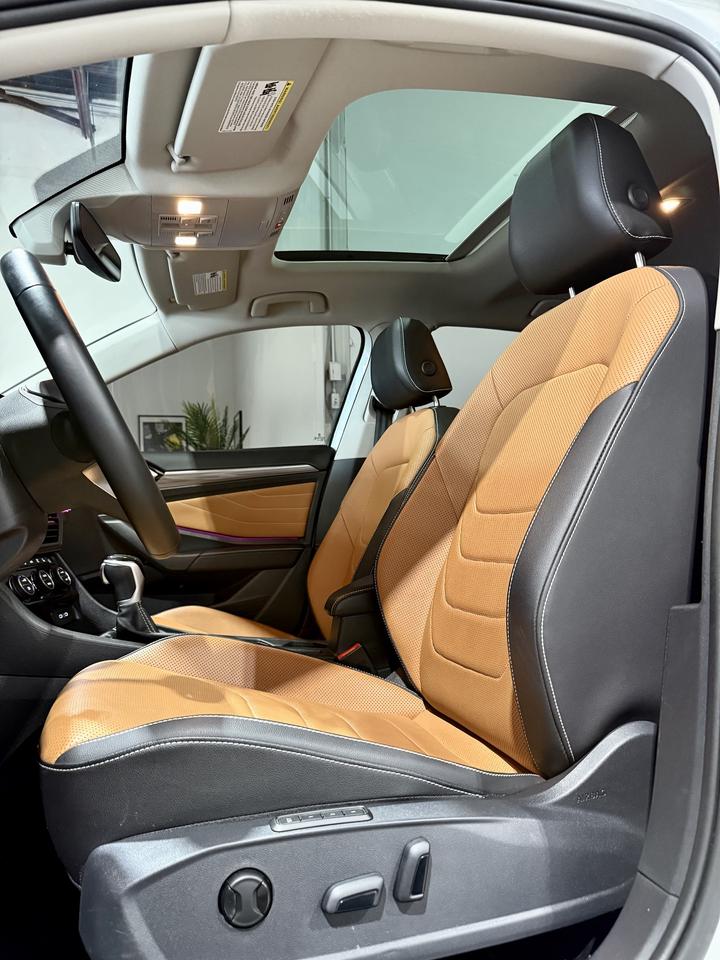 2023 Volkswagen Jetta Highline||Panaroof||Loaded Photo