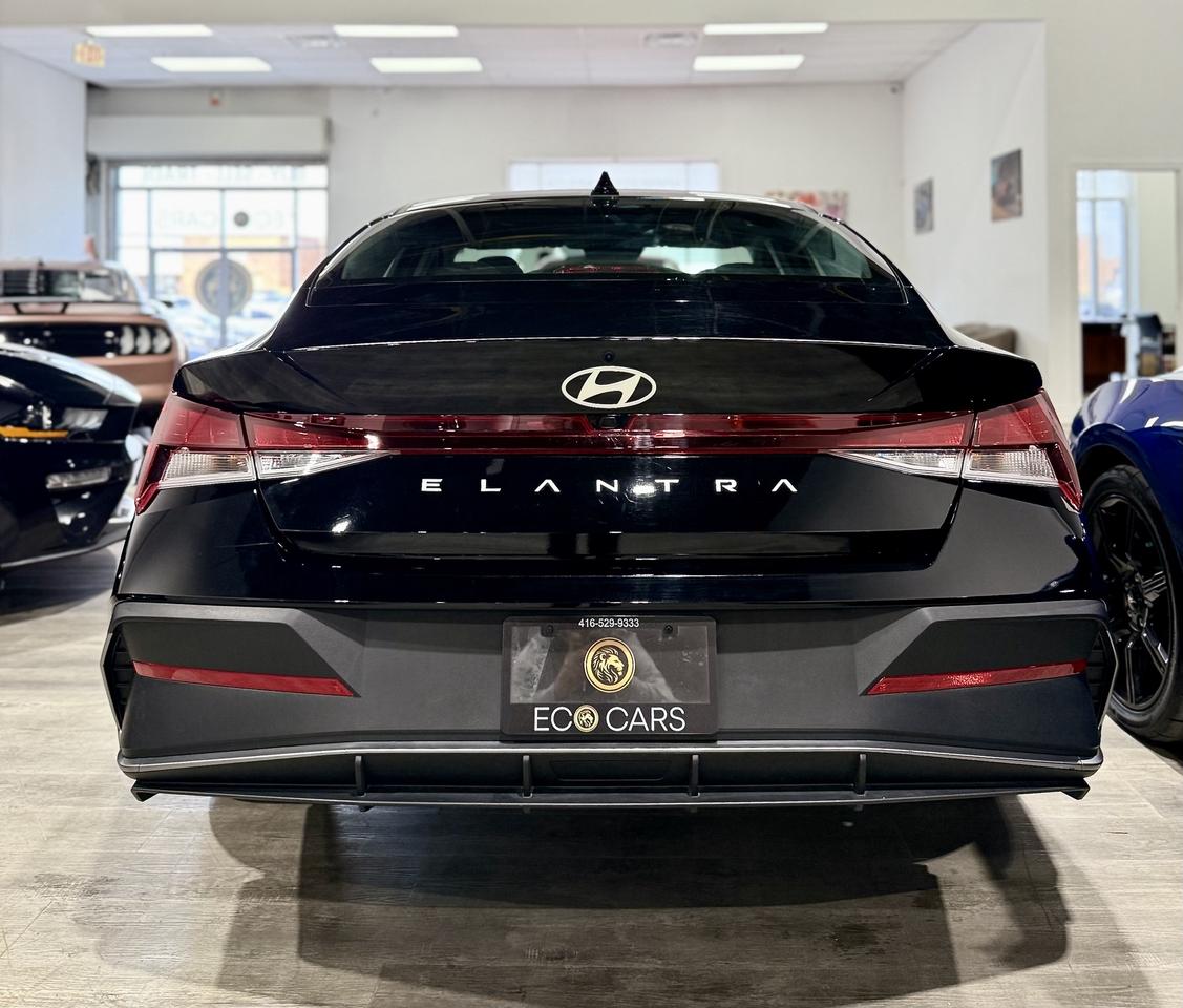2025 Hyundai Elantra Luxury||Leather||Sunroof||One Owner Photo3