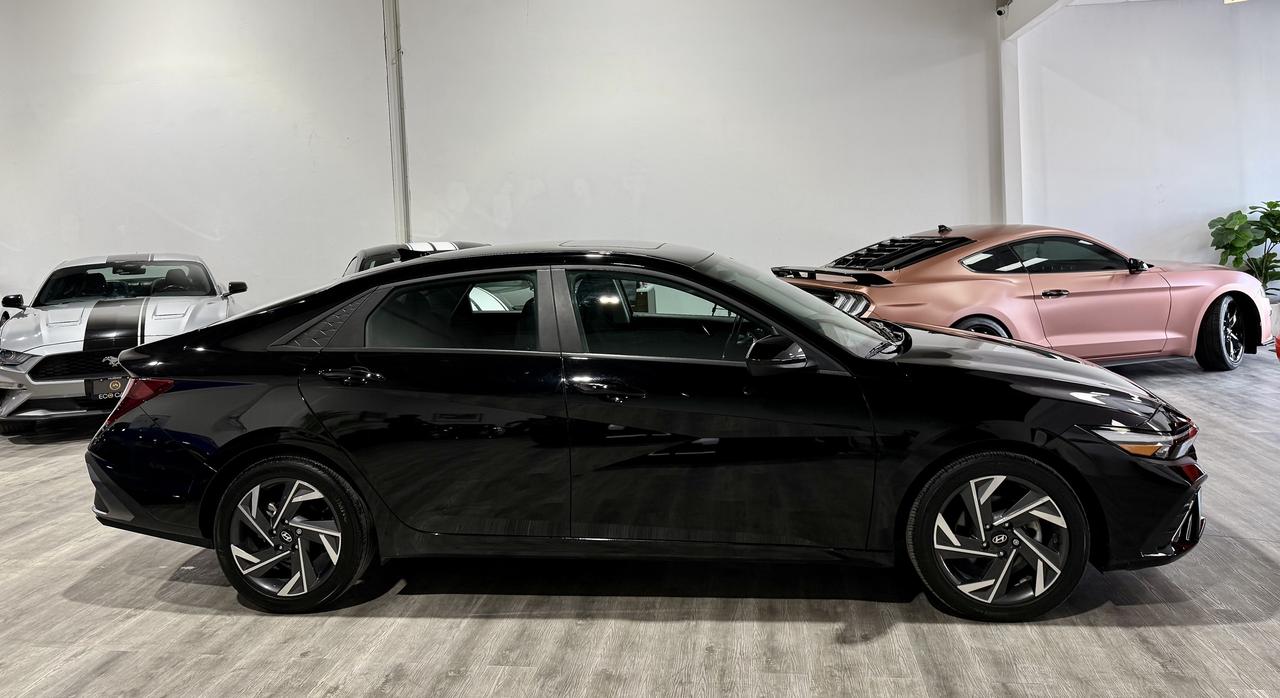 2025 Hyundai Elantra Luxury||Leather||Sunroof||One Owner Photo