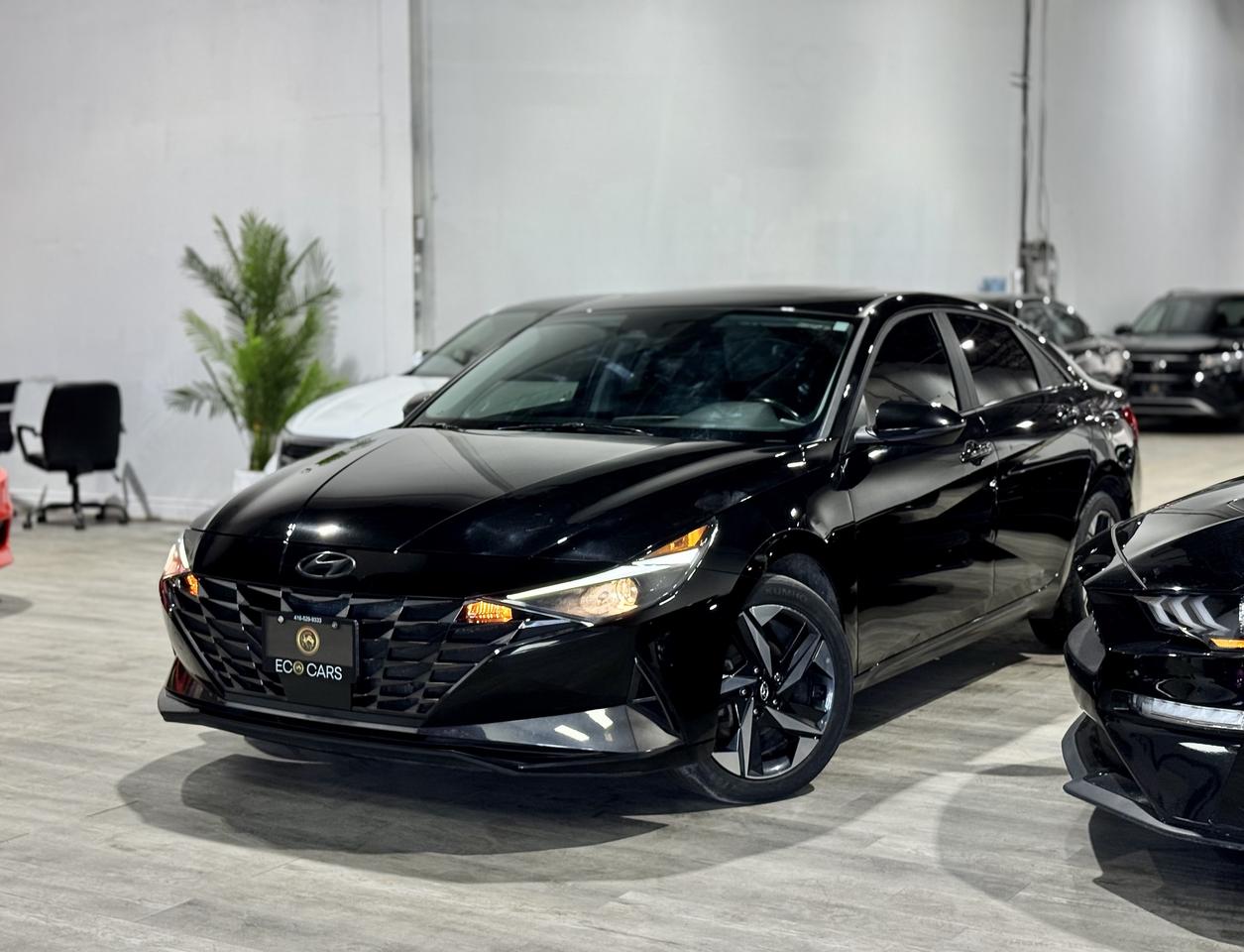 2023 Hyundai Elantra Luxury||One Owner||Leather||Clean Carfax Photo