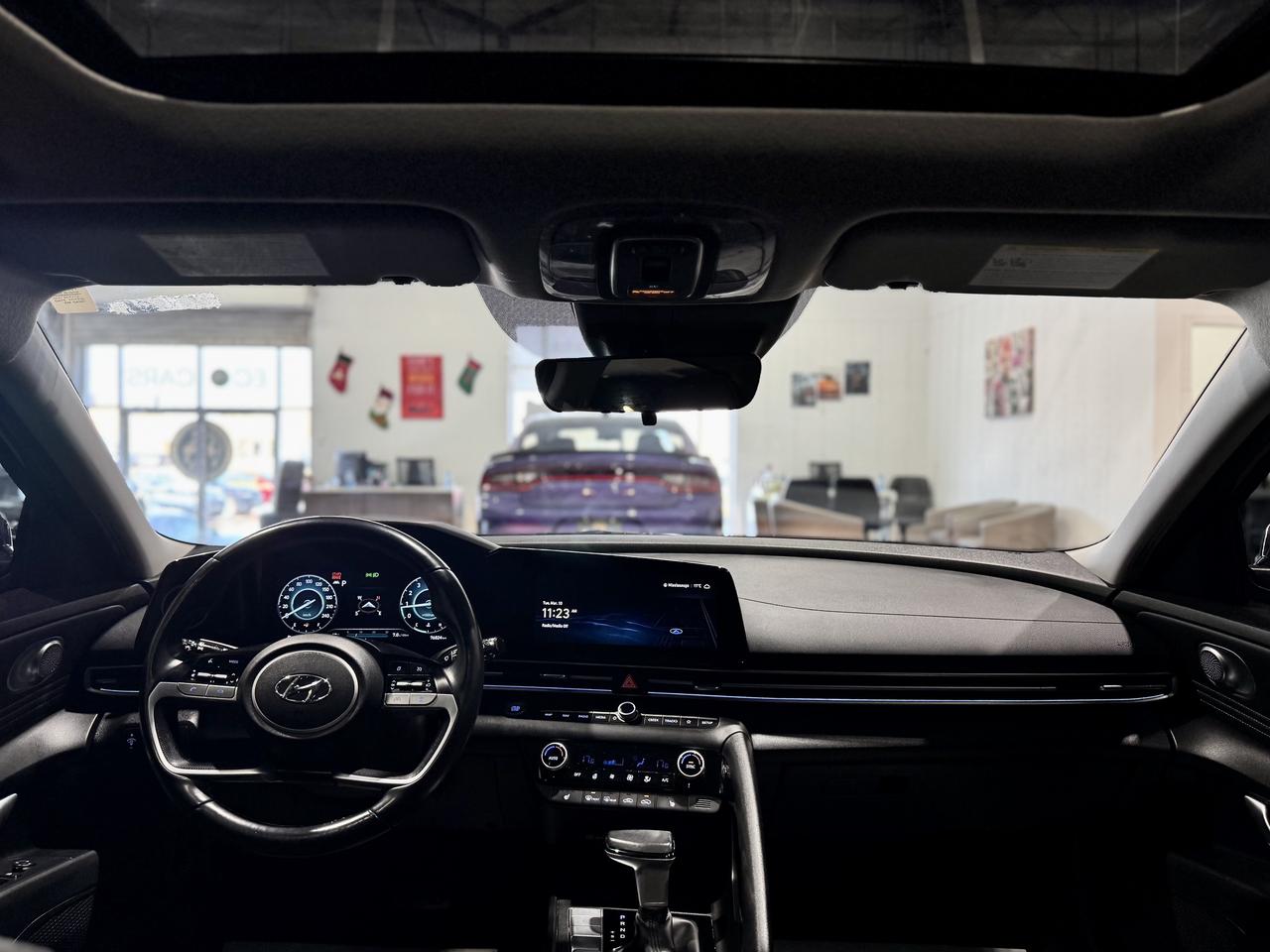 2023 Hyundai Elantra Luxury||One Owner||Leather||Clean Carfax Photo