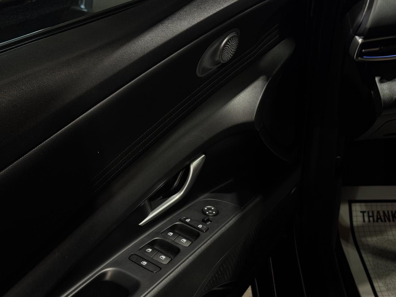 2023 Hyundai Elantra Luxury||One Owner||Leather||Clean Carfax Photo