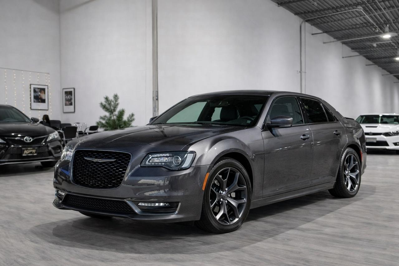2022 Chrysler 300 Touring L||Leather||Heated Seats||Carplay Photo0