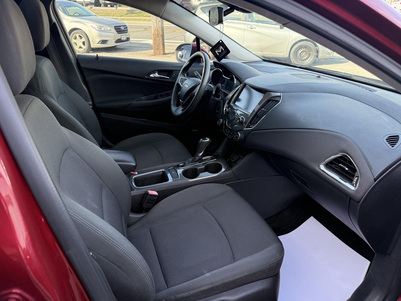 2017 Chevrolet Cruze LT Photo