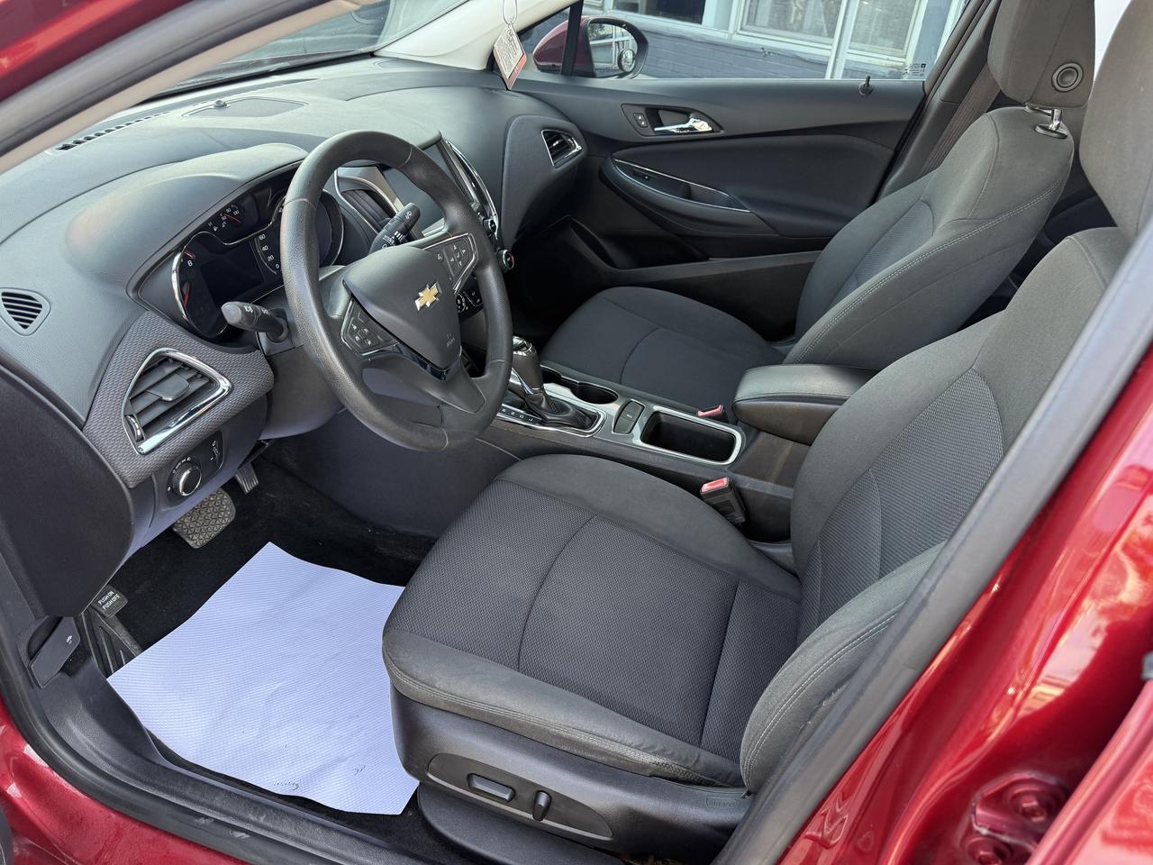 2017 Chevrolet Cruze LT Photo