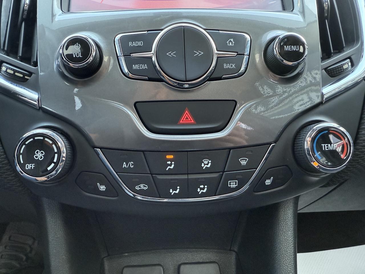 2017 Chevrolet Cruze LT Photo