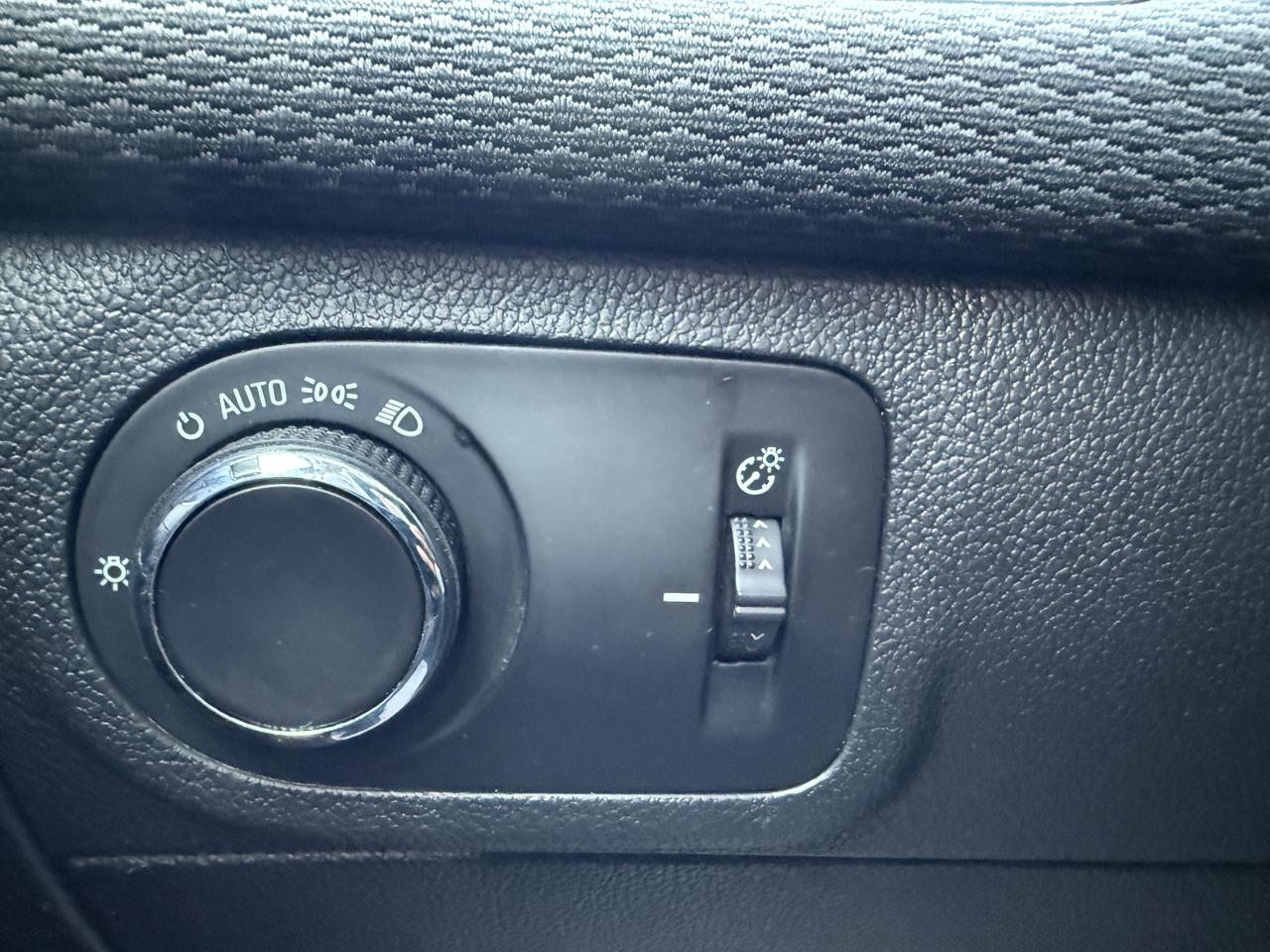 2017 Chevrolet Cruze LT Photo