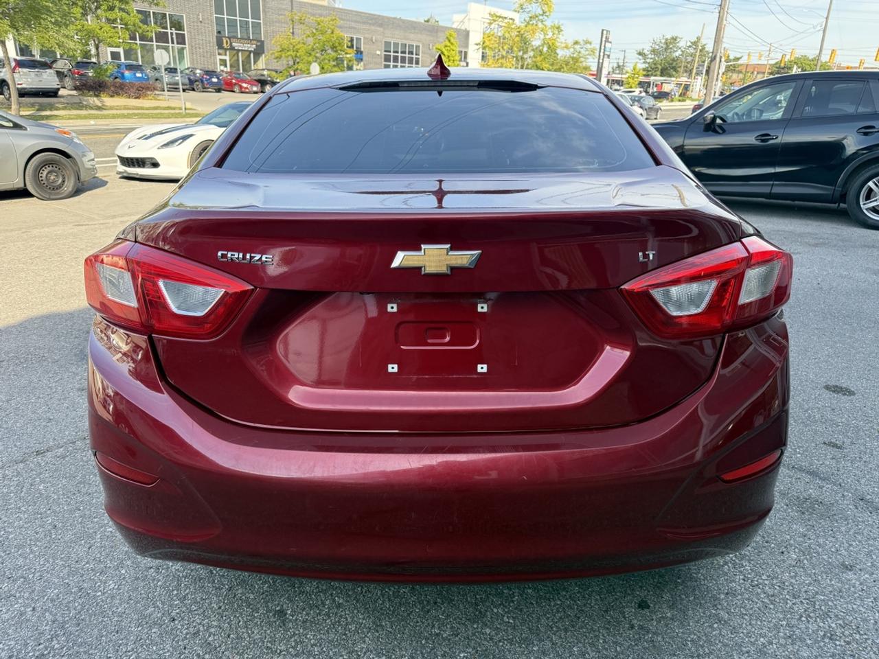 2017 Chevrolet Cruze LT Photo4