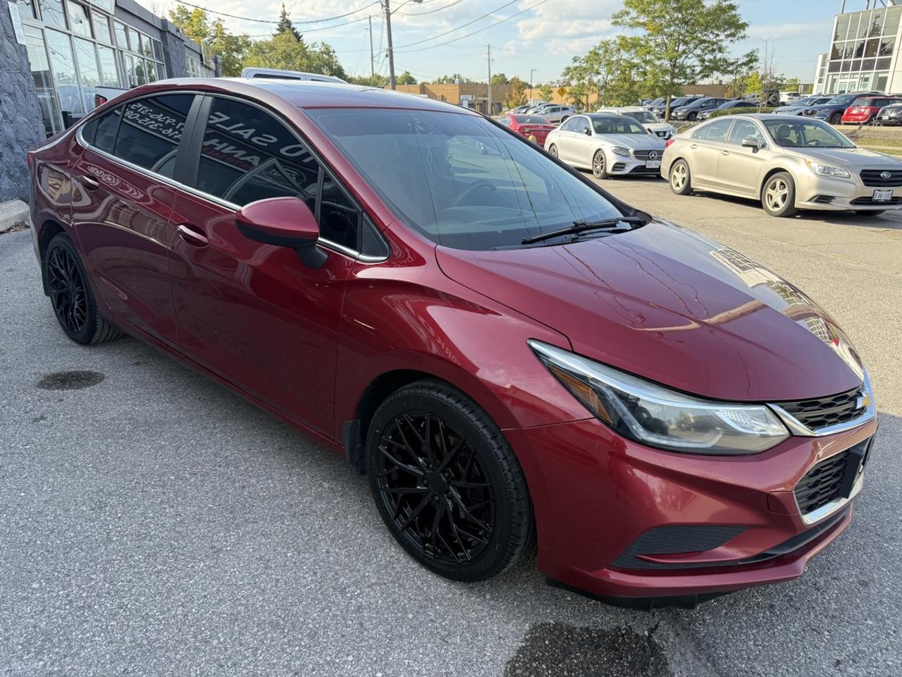 2017 Chevrolet Cruze LT Photo2