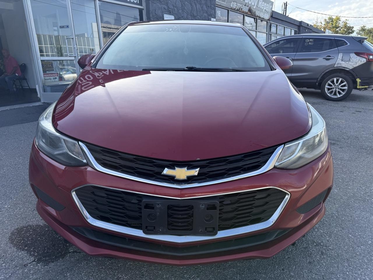 2017 Chevrolet Cruze LT Photo1