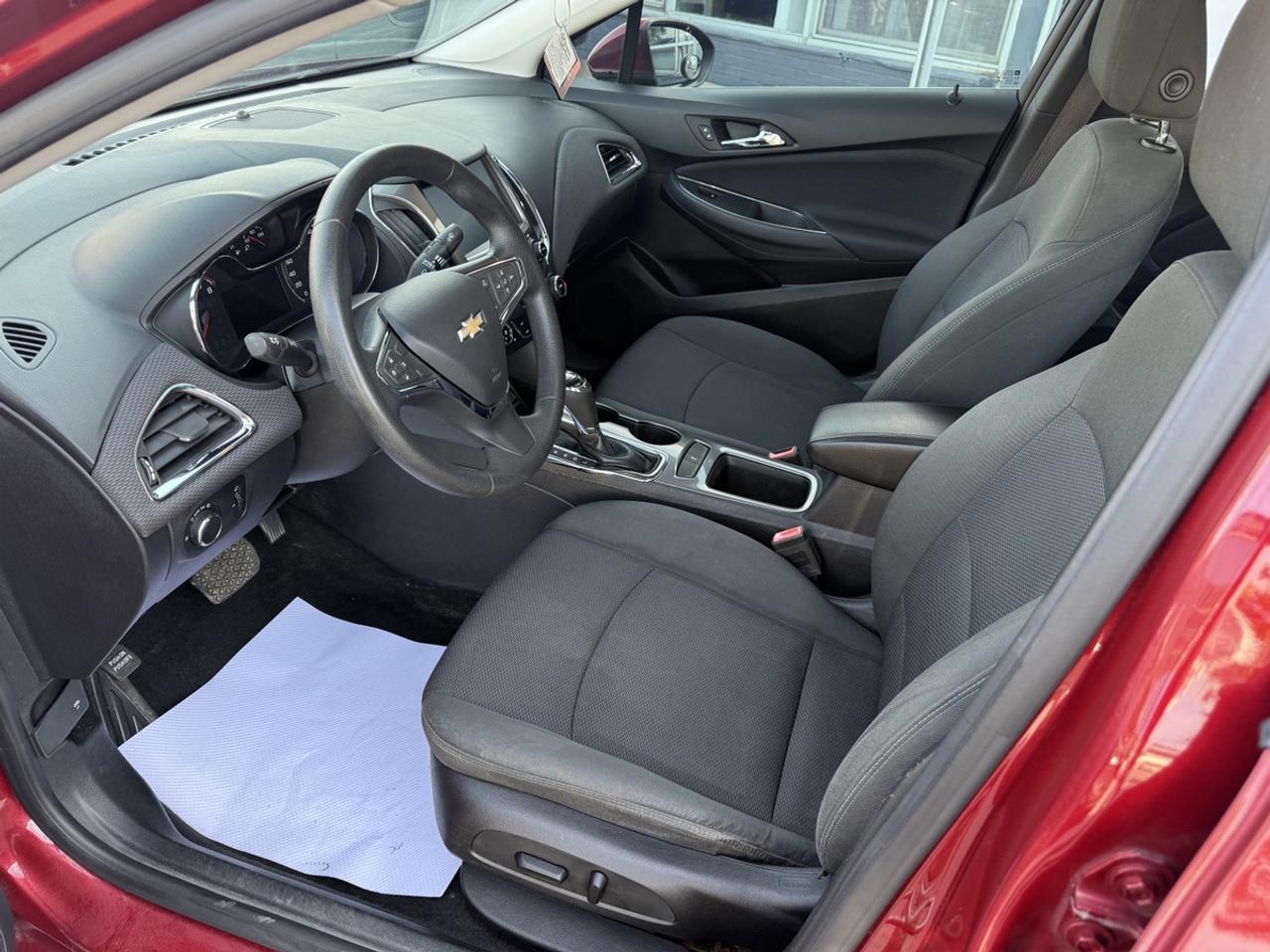 2017 Chevrolet Cruze LT Photo