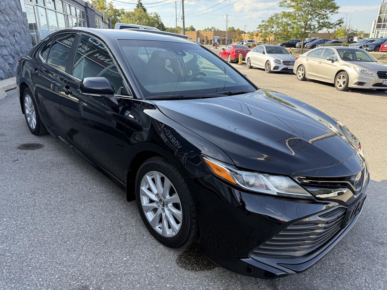 2018 Toyota Camry LE Photo2
