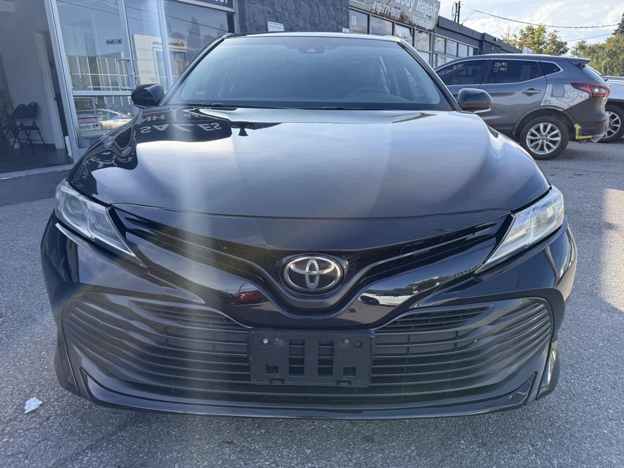 2018 Toyota Camry LE Photo1