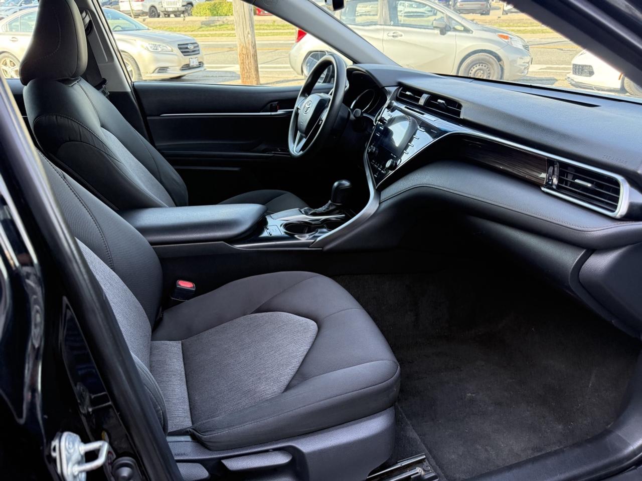 2018 Toyota Camry LE Photo