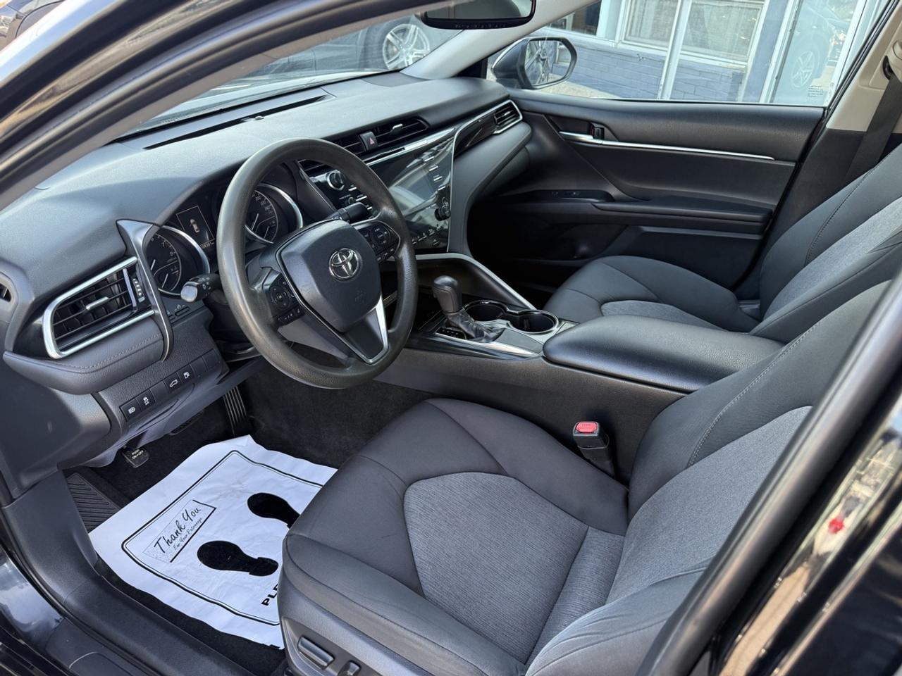 2018 Toyota Camry LE Photo