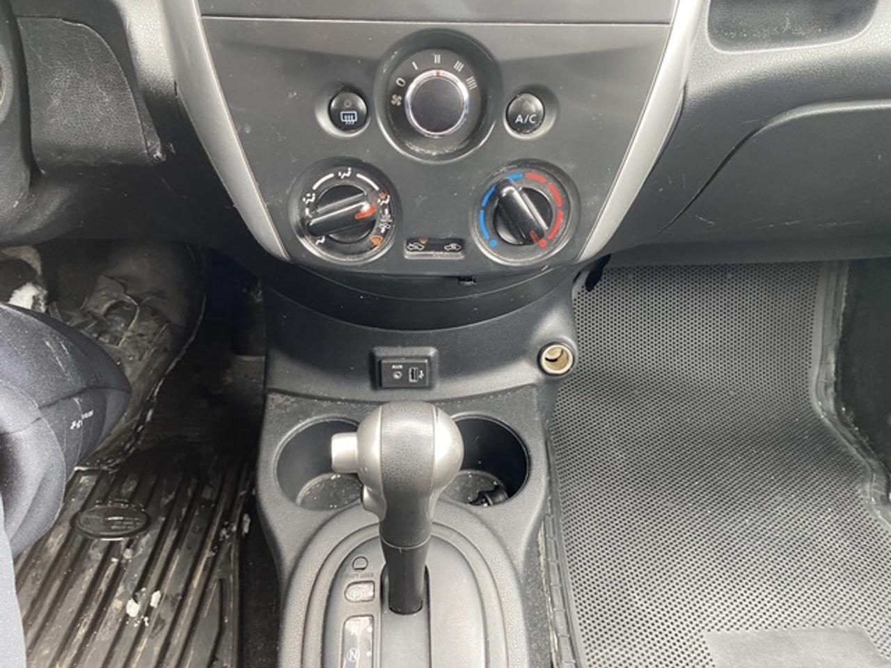 2019 Nissan Versa Note S CVT Photo