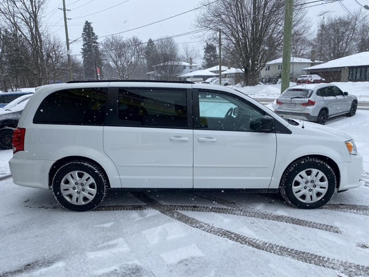 2016 Dodge Grand Caravan SE Photo3