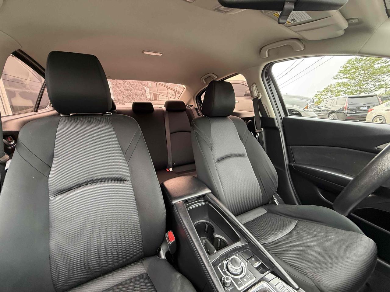 2018 Mazda MAZDA3 I Sport Photo