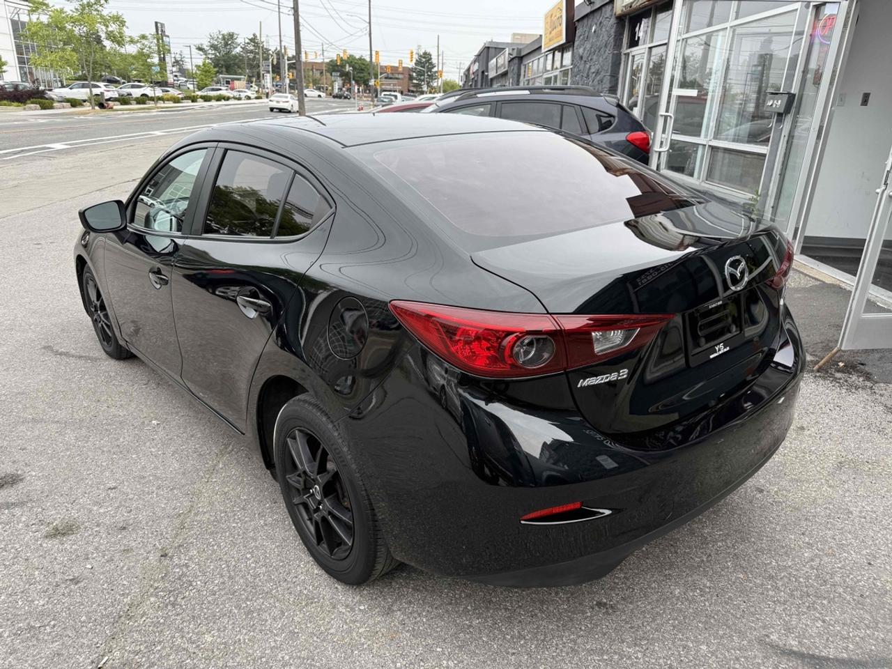 2018 Mazda MAZDA3 I Sport Photo3