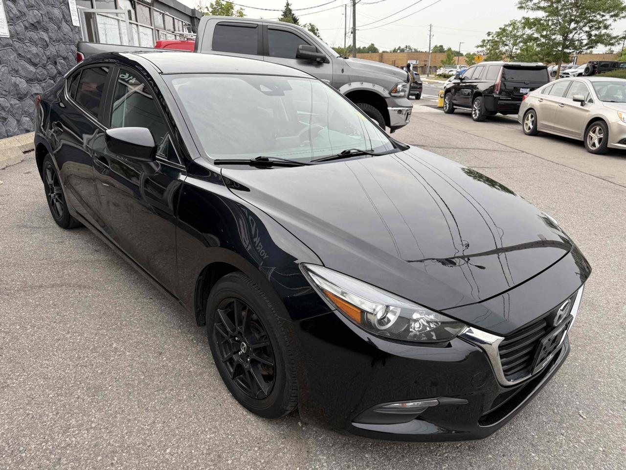 2018 Mazda MAZDA3 I Sport Photo2