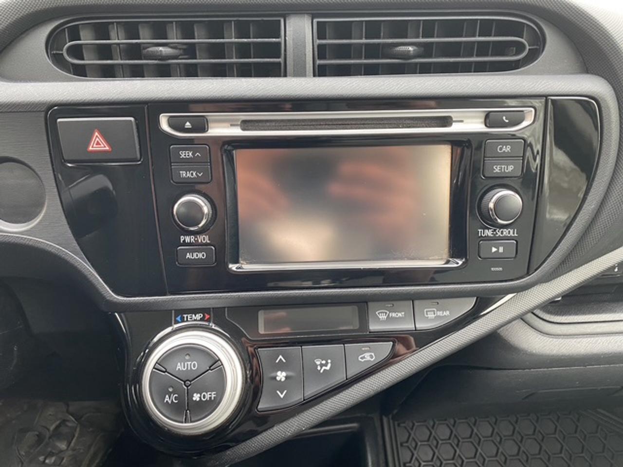 2015 Toyota Prius c C TECHNOLOGY 5DR HB Photo