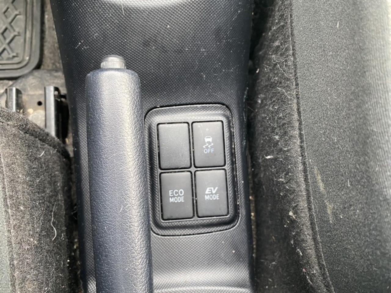 2015 Toyota Prius c C TECHNOLOGY 5DR HB Photo