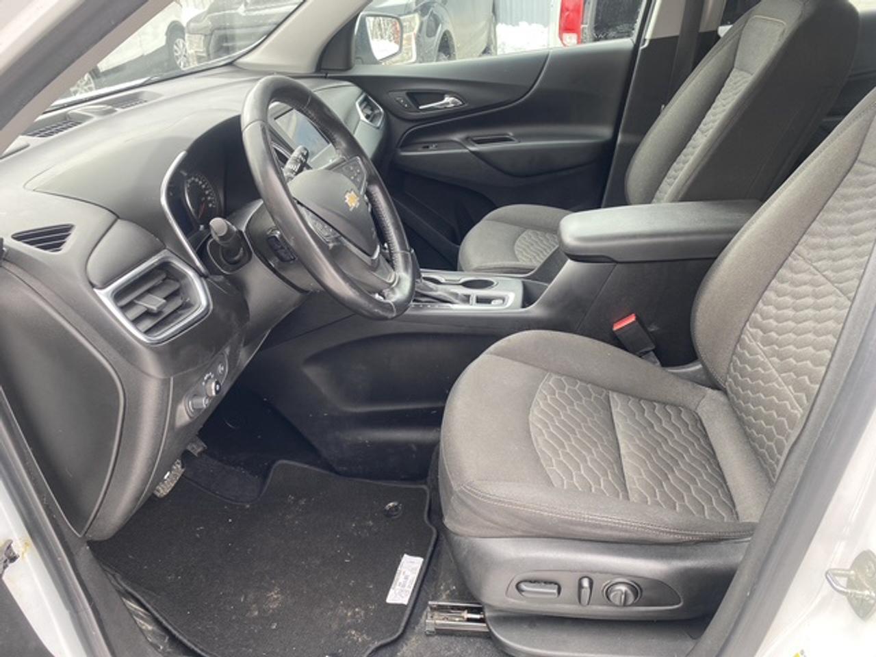 2020 Chevrolet Equinox LT FWD 4dr Photo