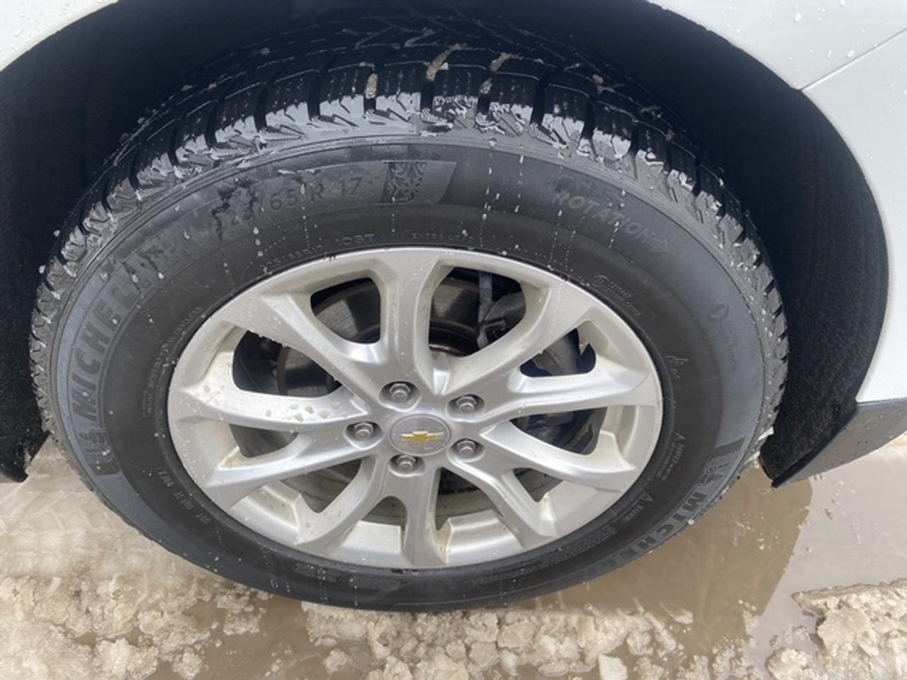 2020 Chevrolet Equinox LT FWD 4dr Photo