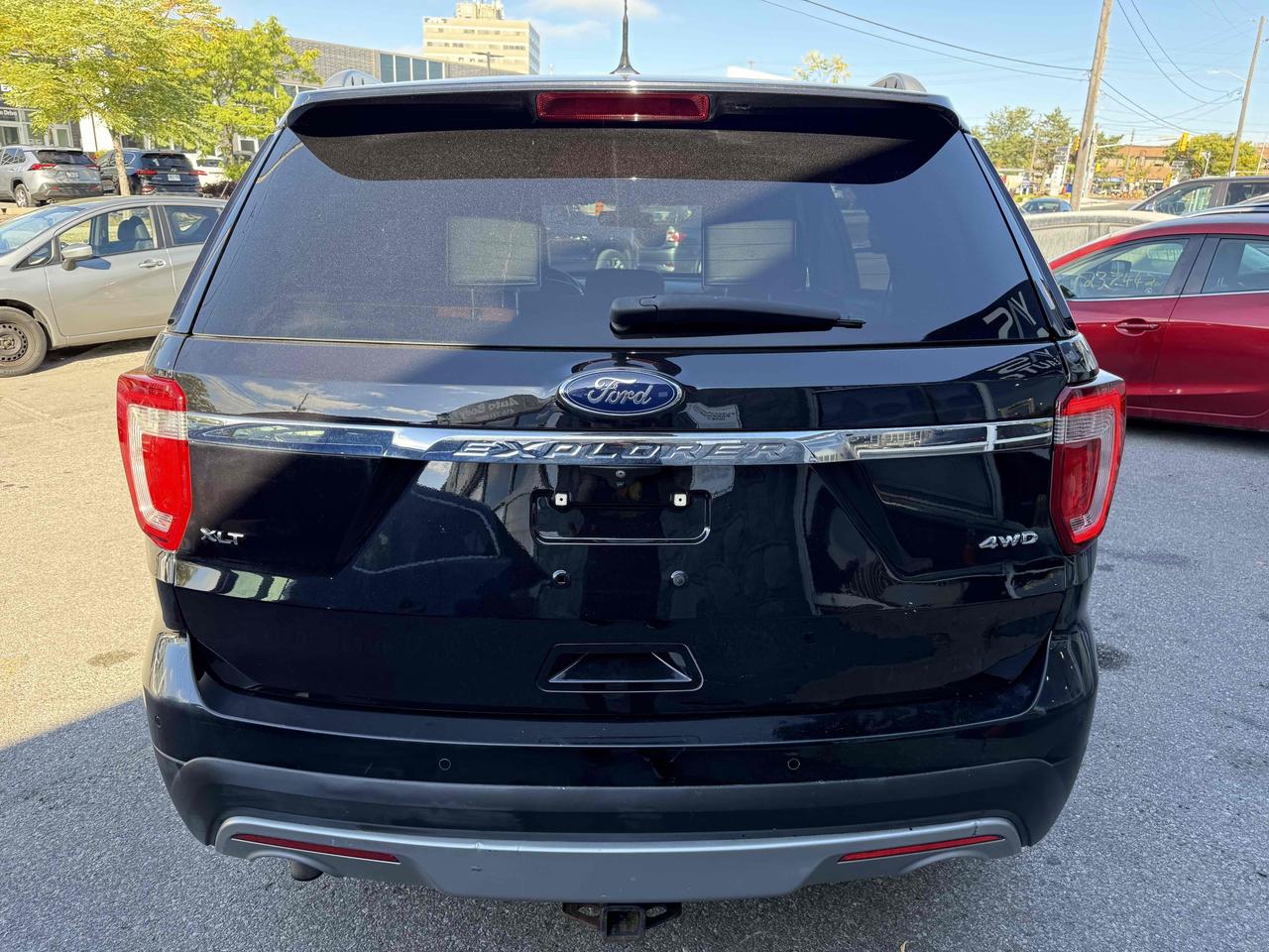 2019 Ford Explorer XLT Photo4