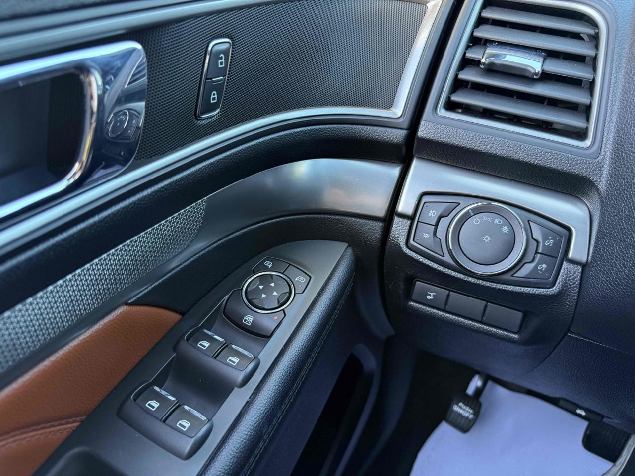 2019 Ford Explorer XLT Photo