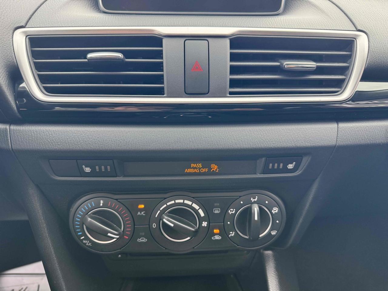 2015 Mazda MAZDA3 i Touring Photo