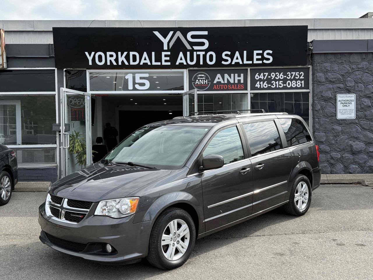 2017 Dodge Grand Caravan Crew Photo