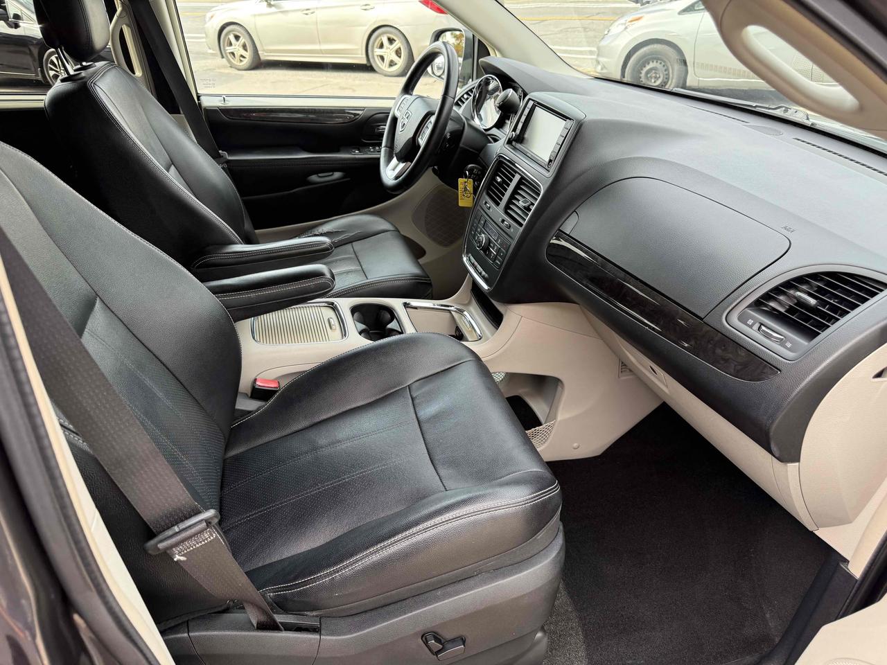 2017 Dodge Grand Caravan Crew Photo