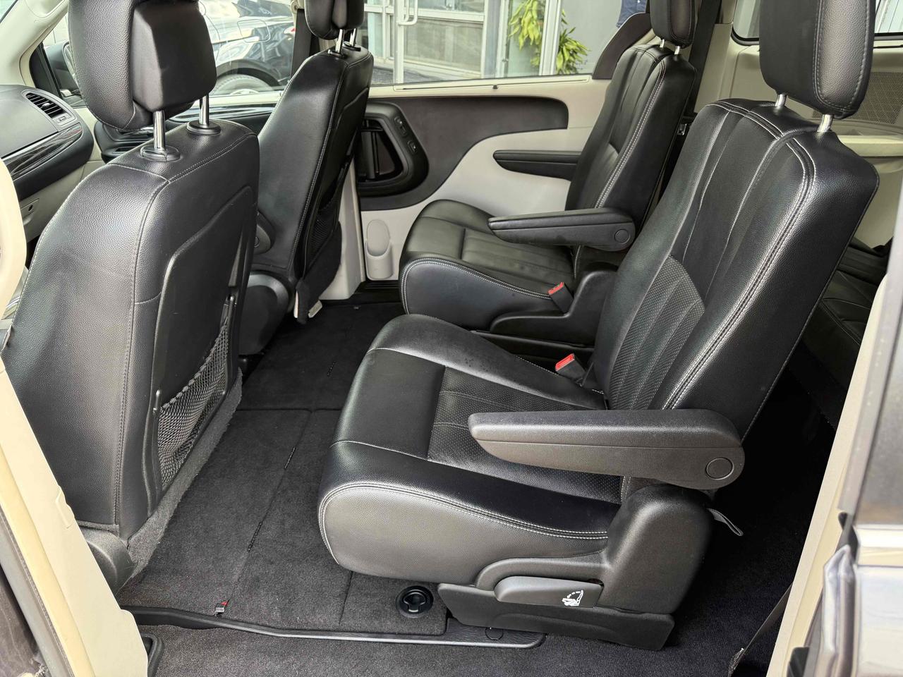 2017 Dodge Grand Caravan Crew Photo