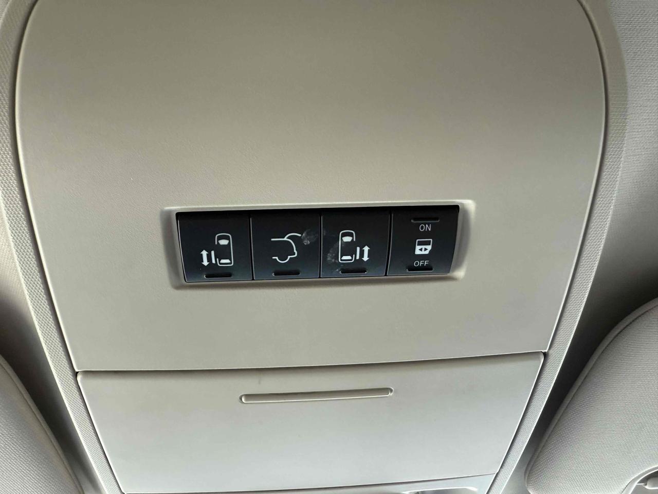 2017 Dodge Grand Caravan Crew Photo