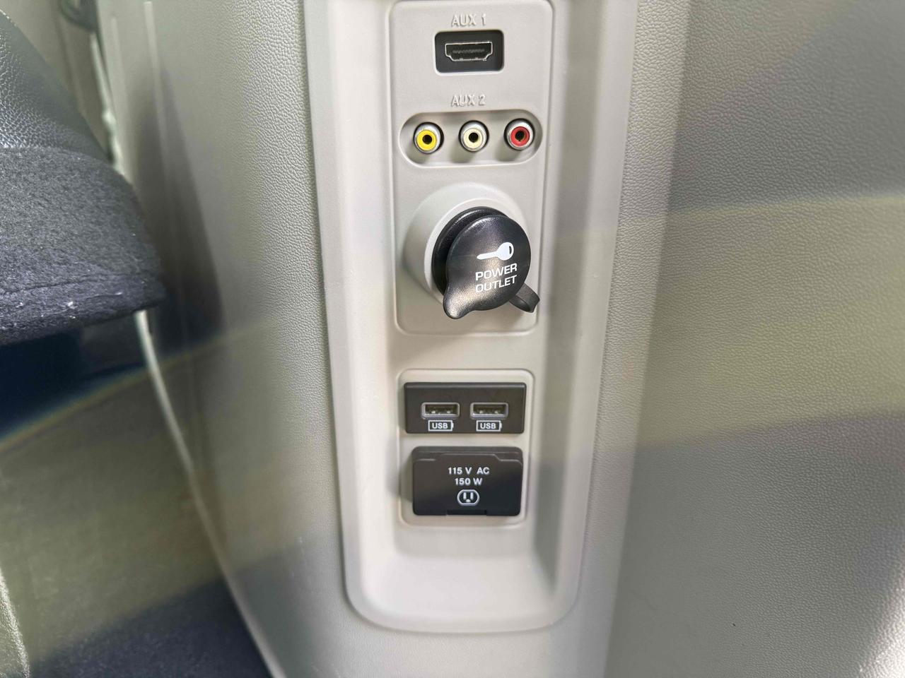 2017 Dodge Grand Caravan Crew Photo