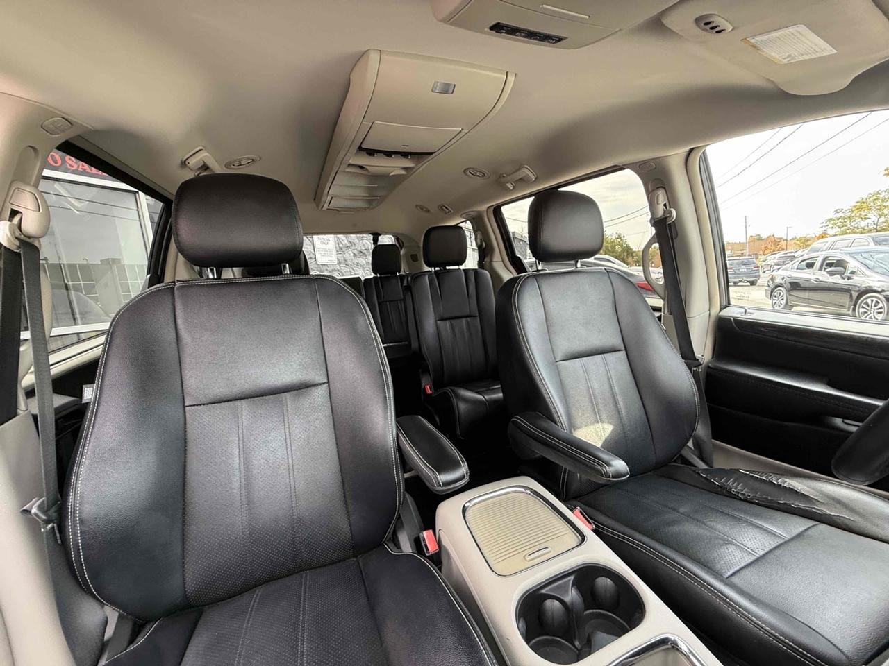 2017 Dodge Grand Caravan Crew Photo