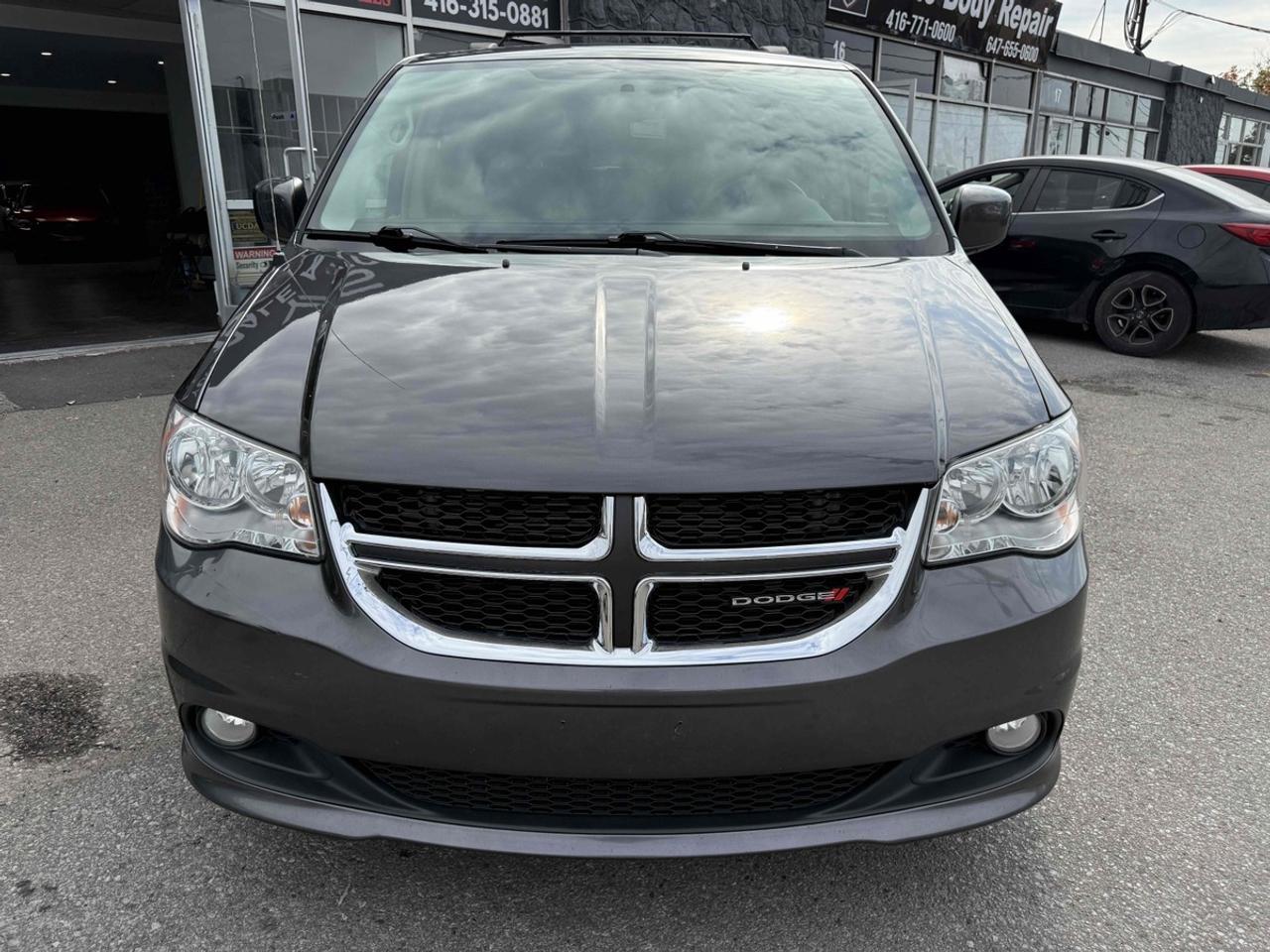 2017 Dodge Grand Caravan Crew Photo1