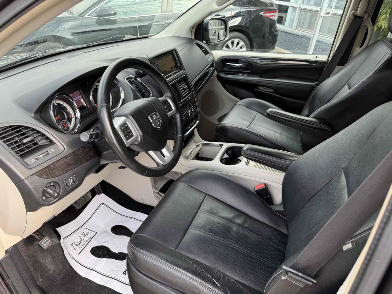 2017 Dodge Grand Caravan Crew Photo
