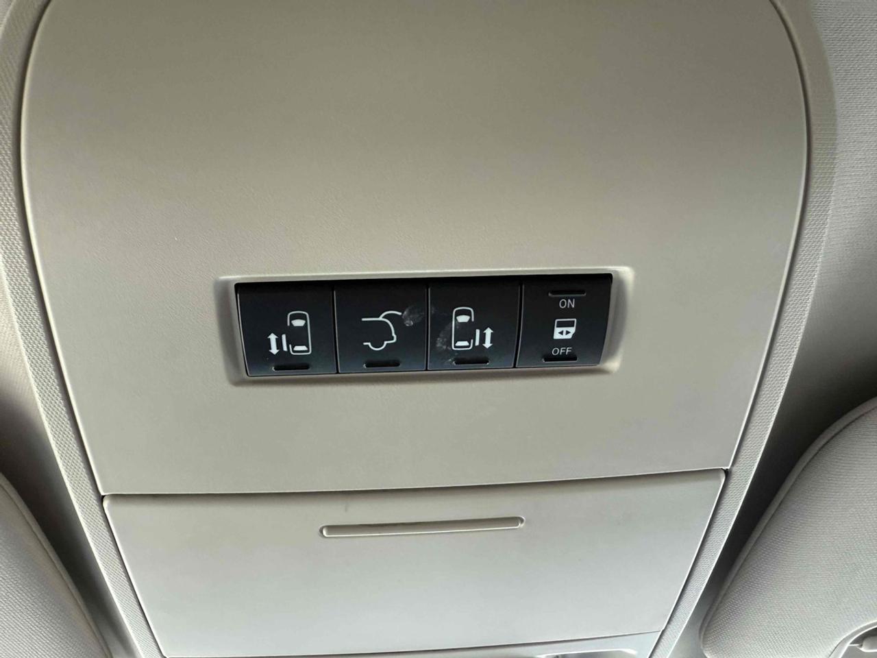 2017 Dodge Grand Caravan Crew Photo