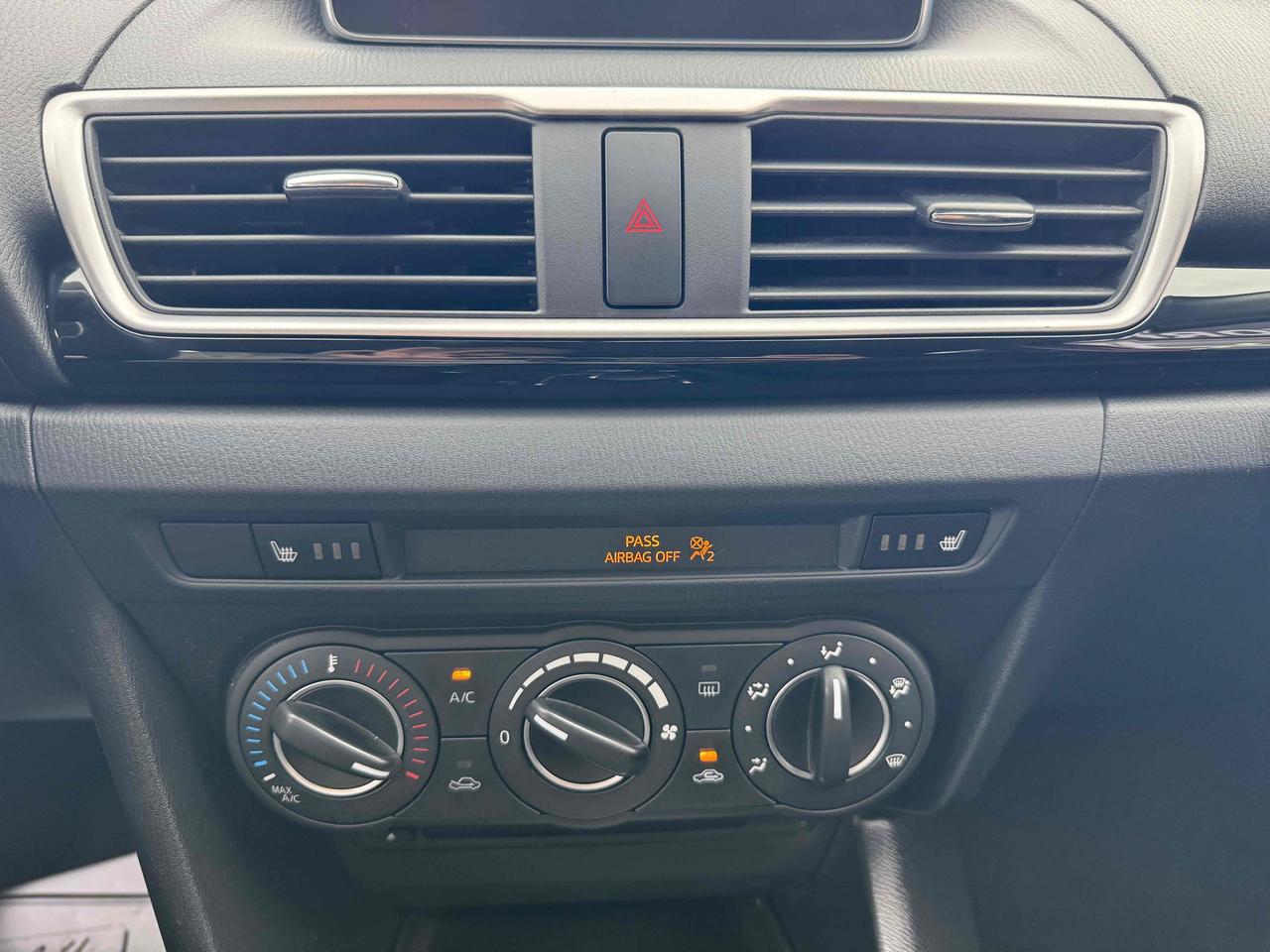 2015 Mazda MAZDA3 i Touring Photo